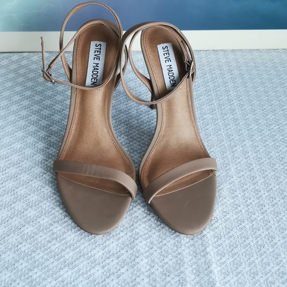 #51~Steve Madden heels - Picture 1 of 4